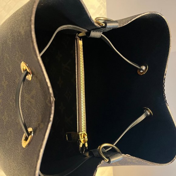 Authentic Louis Vuitton Neo Noe in Noir - Picture 10 of 14